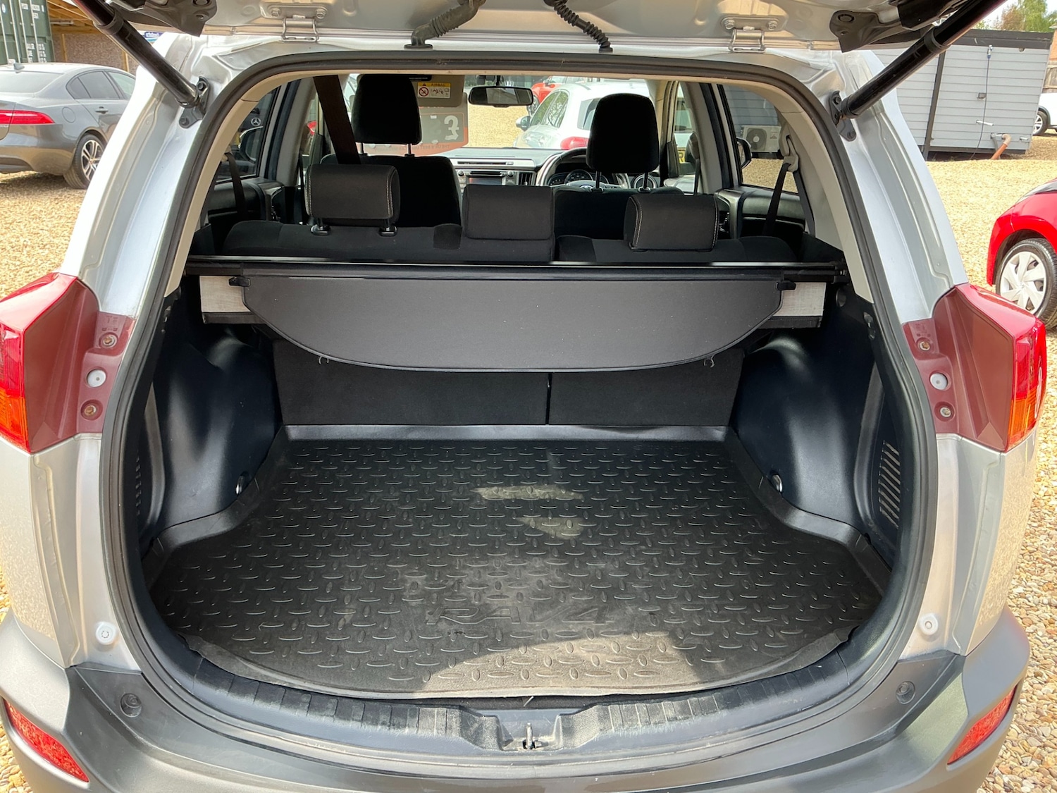 Used Toyota RAV4 2015 for sale - 76891738: Photo 11