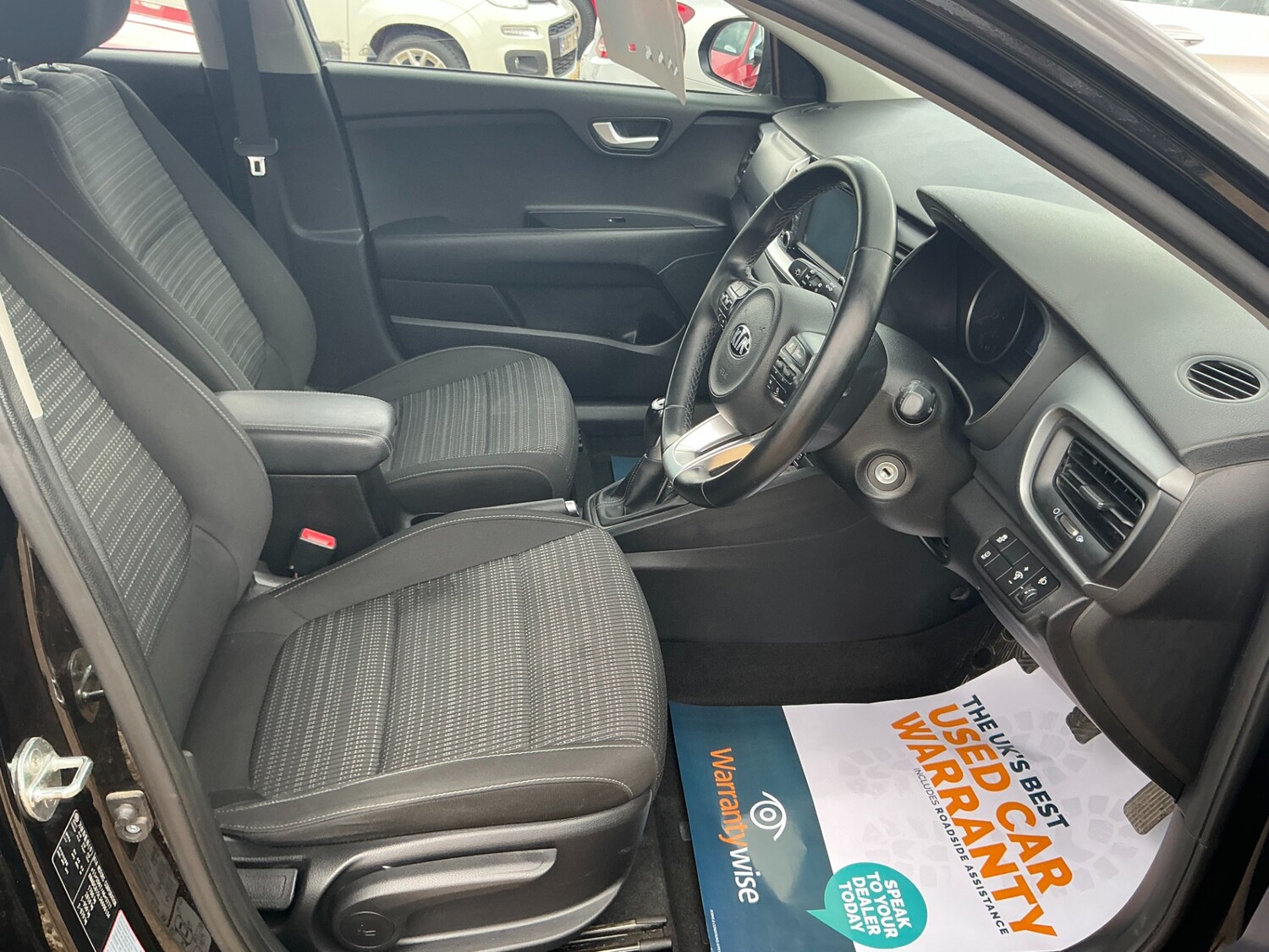 Used Kia Stonic 2018 for sale - 76301186: Photo 3