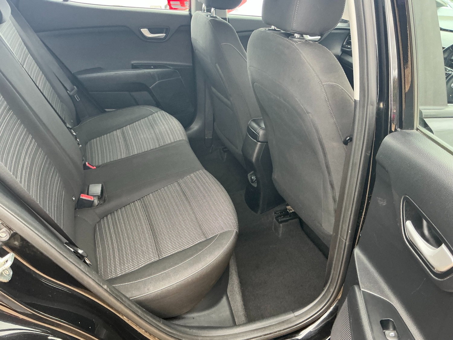 Used Kia Stonic 2018 for sale - 76301186: Photo 9