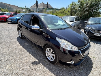Used Peugeot 208 2014 for sale - 79467523: Photo