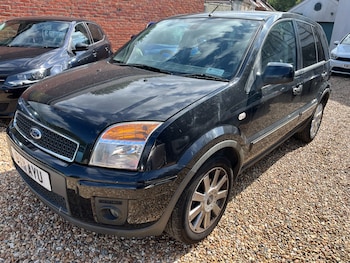 2011 (11) - TITANIUM 5-Door