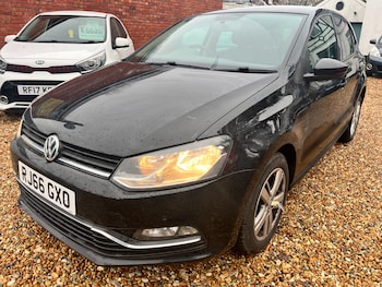 Used Volkswagen Polo 2016 for sale - 76883976: Photo