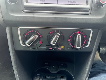 Used Volkswagen Polo 2016 for sale - 76883976: Photo