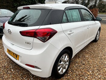 Used Hyundai i20 2017 for sale - 76972941: Photo
