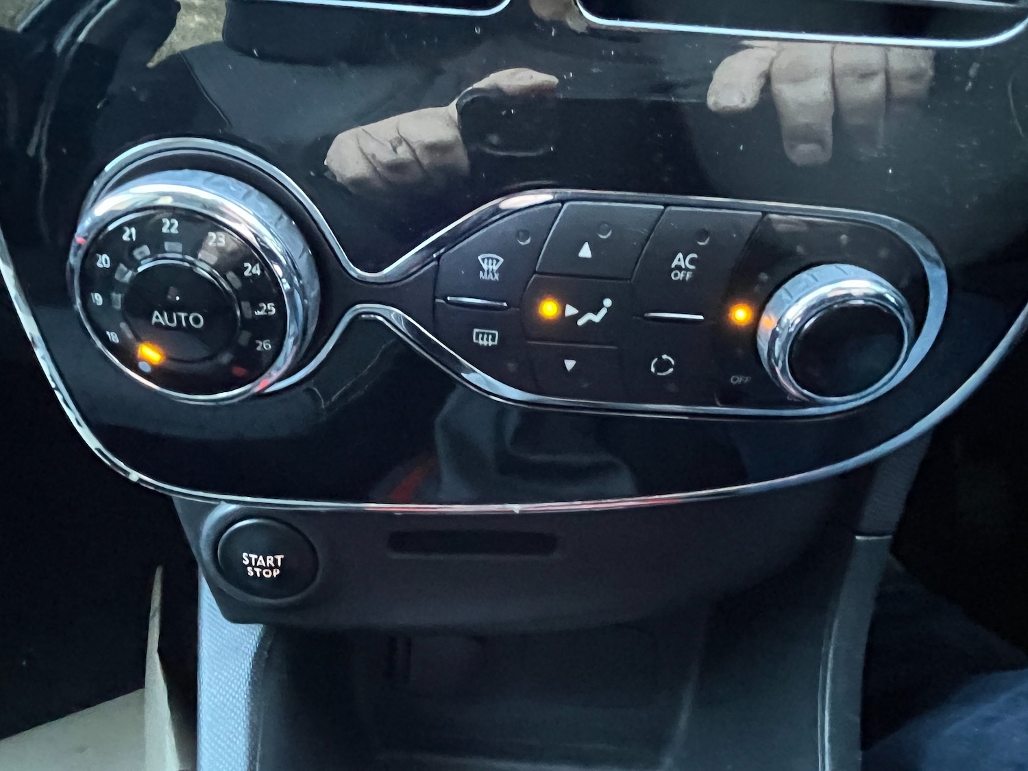 Used Renault Clio 2014 for sale - 76353054: Photo 12