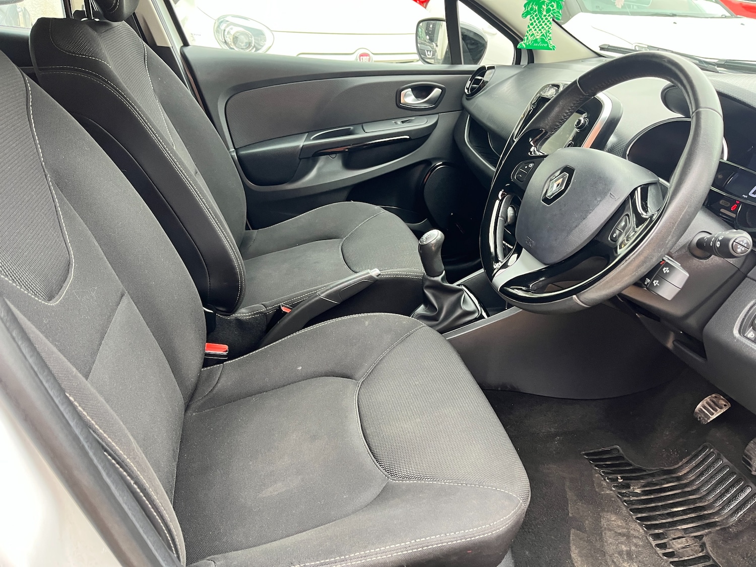 Used Renault Clio 2015 for sale - 78134849: Photo 8