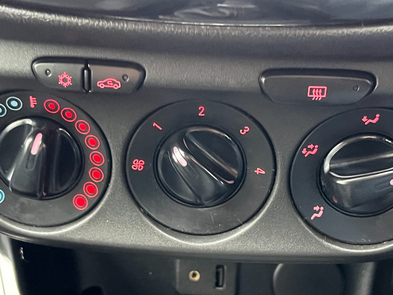 Used Vauxhall Corsa 2015 for sale - 76364400: Photo 16