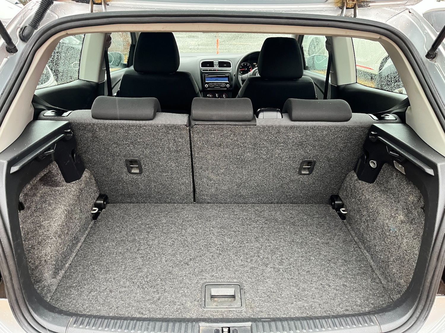 Used Volkswagen Polo 2010 for sale - 77450920: Photo 7