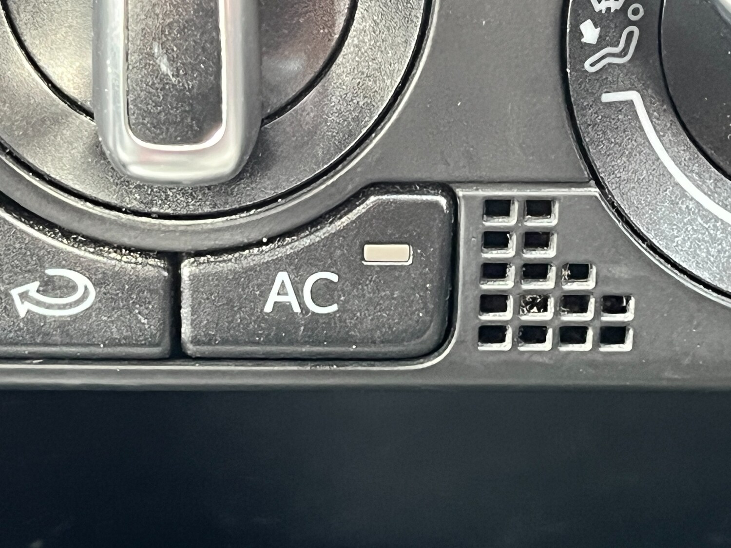 Used Volkswagen Polo 2010 for sale - 77976105: Photo 15