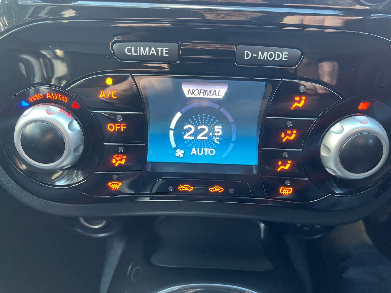 Used Nissan Juke 2014 for sale - 76382779: Photo 17