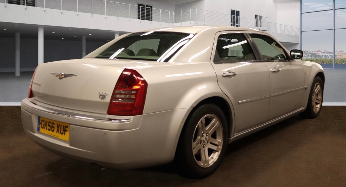 Used Chrysler 300C 2006 for sale - 76497600: Photo 2