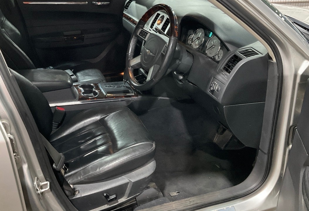 Used Chrysler 300C 2010 for sale - 77277568: Photo 7