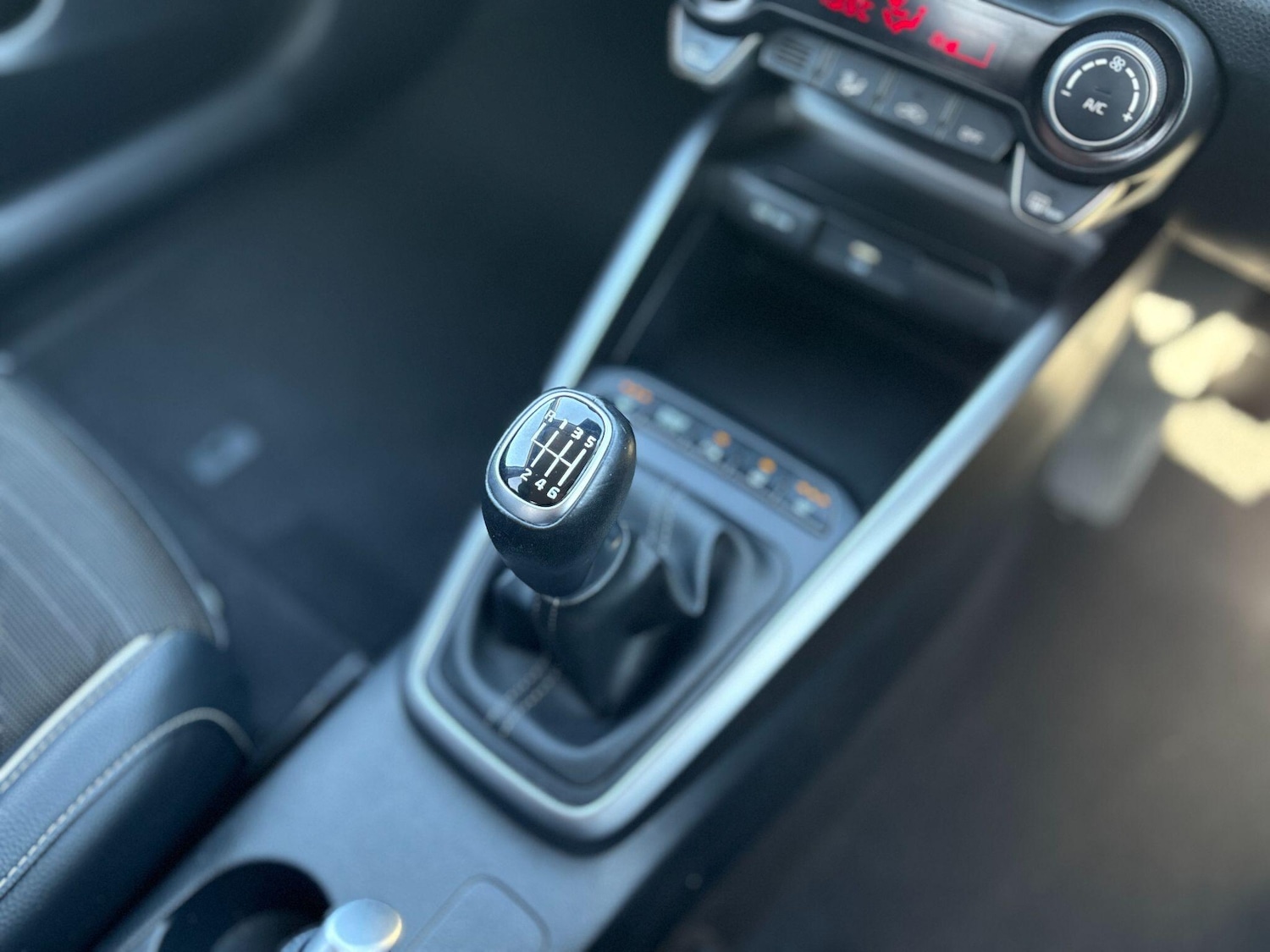 Used Kia Stonic 2022 for sale - 77940300: Photo 12