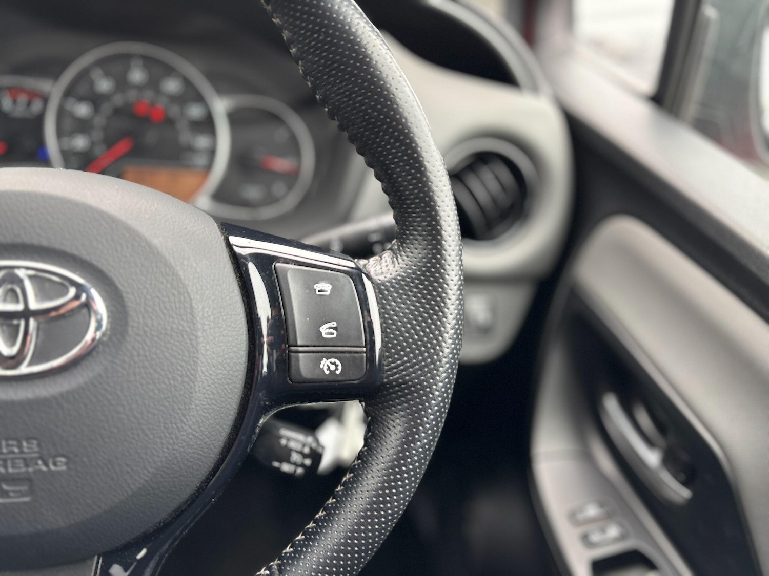 Used Toyota Yaris for sale - 78136005: Photo 22