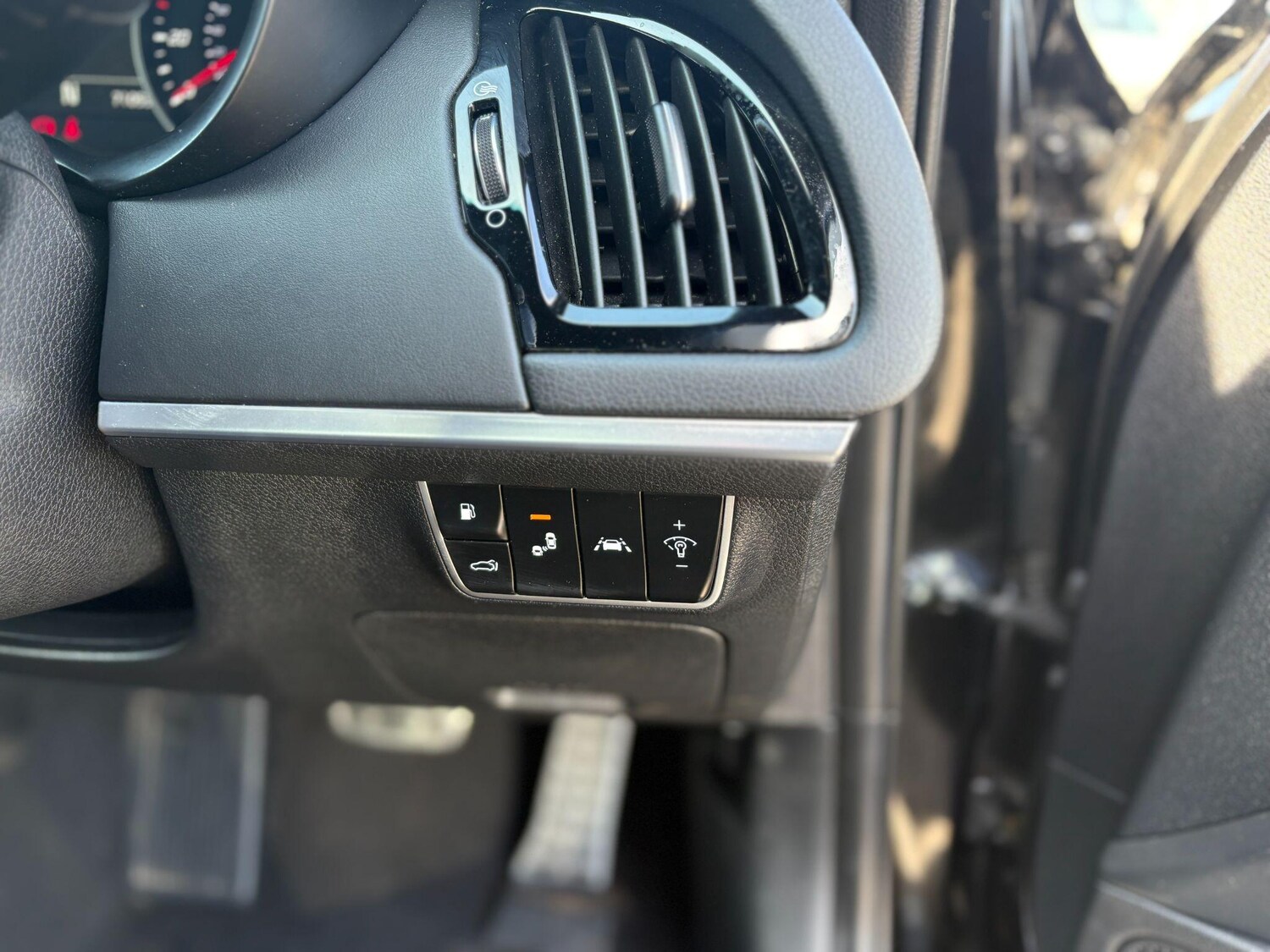 Used Kia Stinger 2018 for sale - 78171044: Photo 19