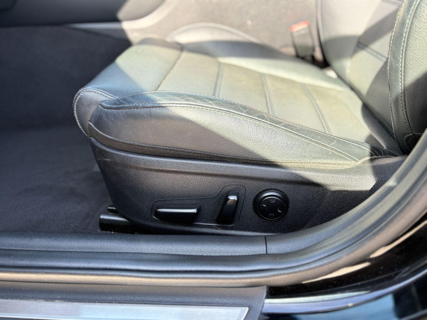 Used Kia Stinger 2018 for sale - 78171044: Photo 34