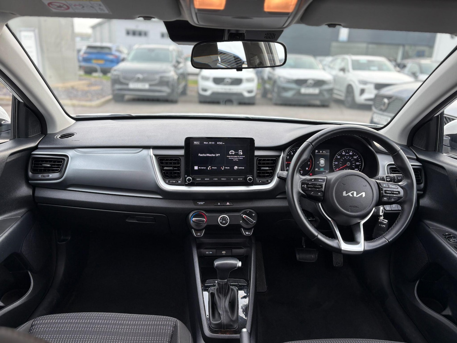 Used Kia Stonic 2023 for sale - 78047030: Photo 11