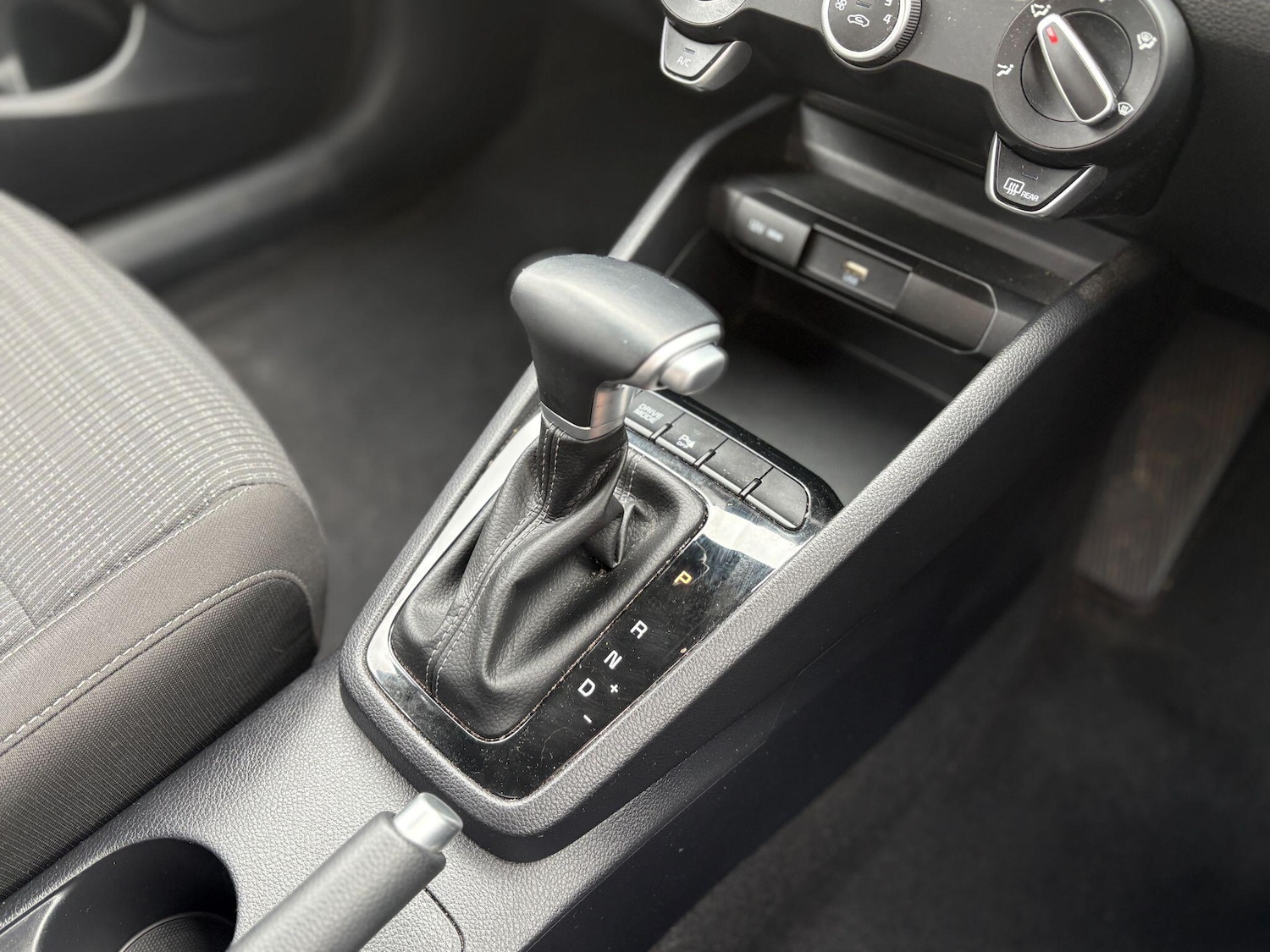 Used Kia Stonic 2023 for sale - 78047030: Photo 13