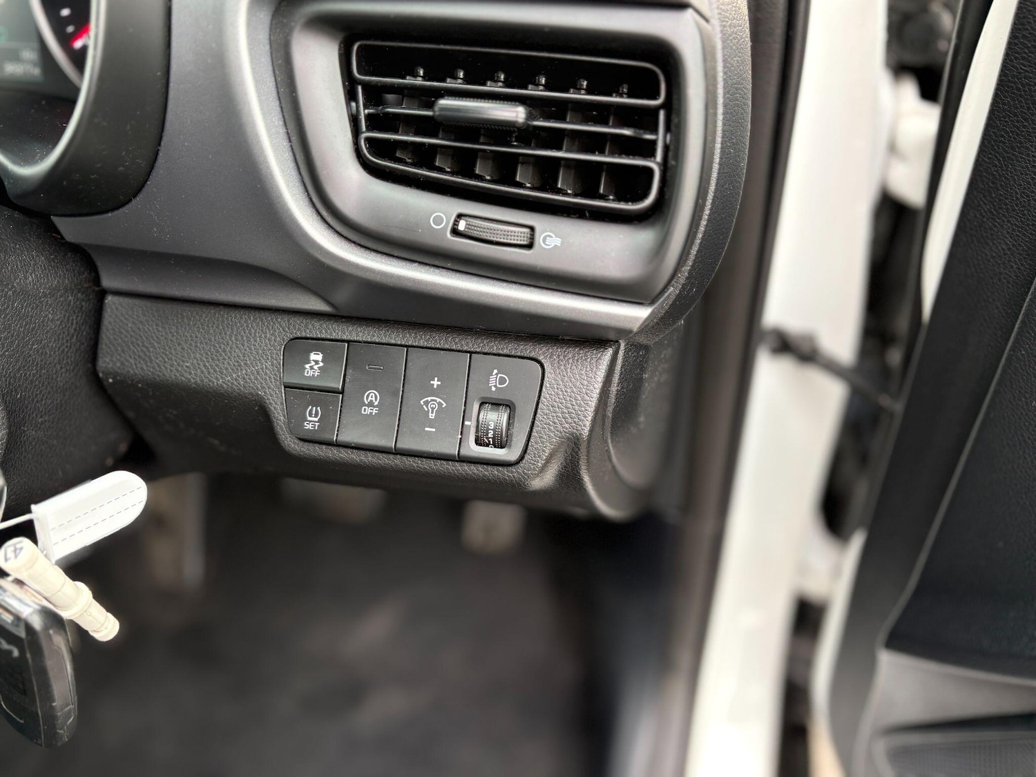 Used Kia Stonic 2023 for sale - 78047030: Photo 16