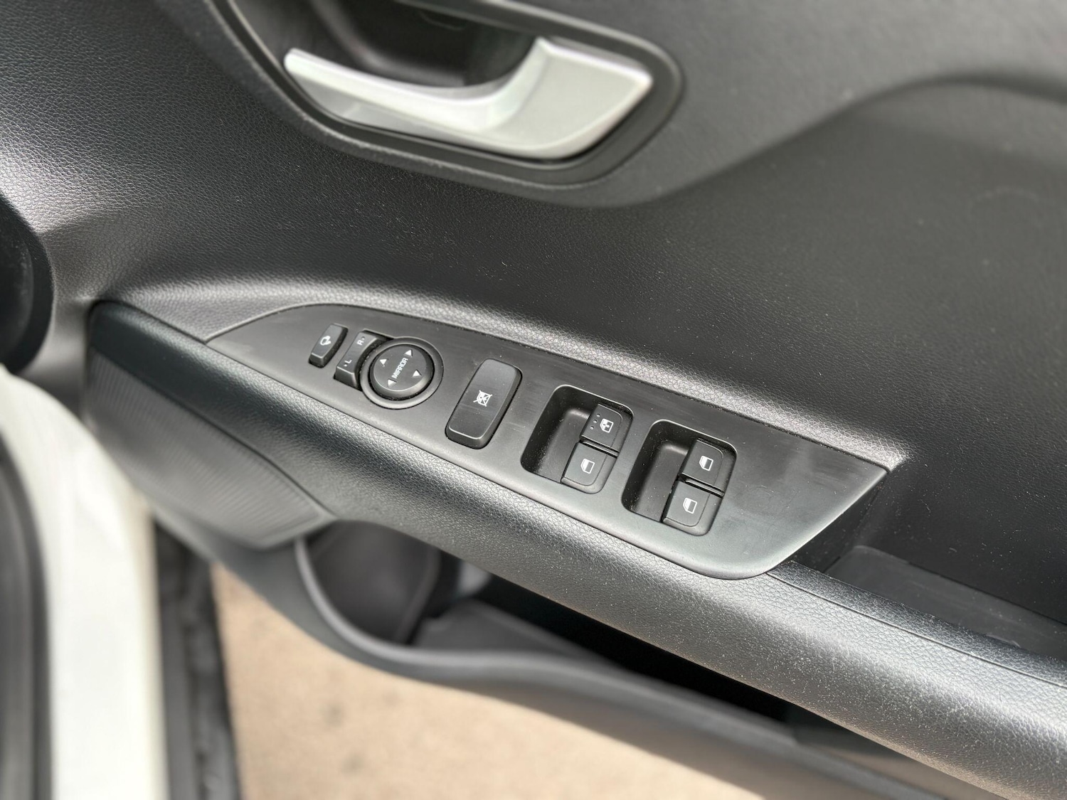 Used Kia Stonic 2023 for sale - 78047030: Photo 19