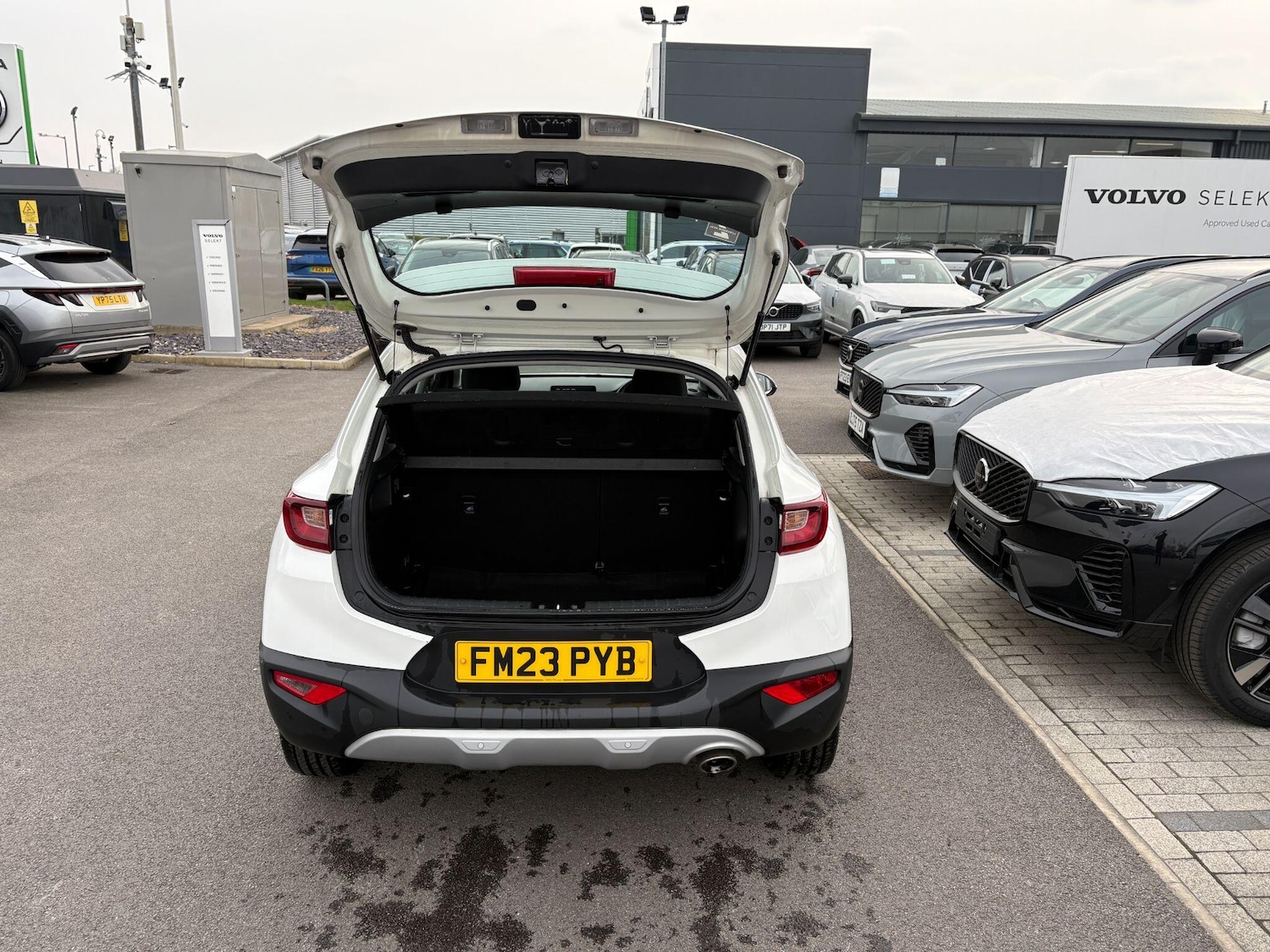 Used Kia Stonic 2023 for sale - 78047030: Photo 7