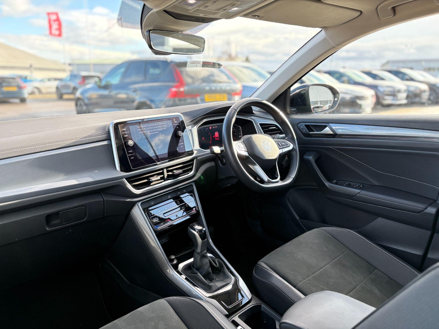 Used Volkswagen T-Roc 2023 for sale - 77586660: Photo 10