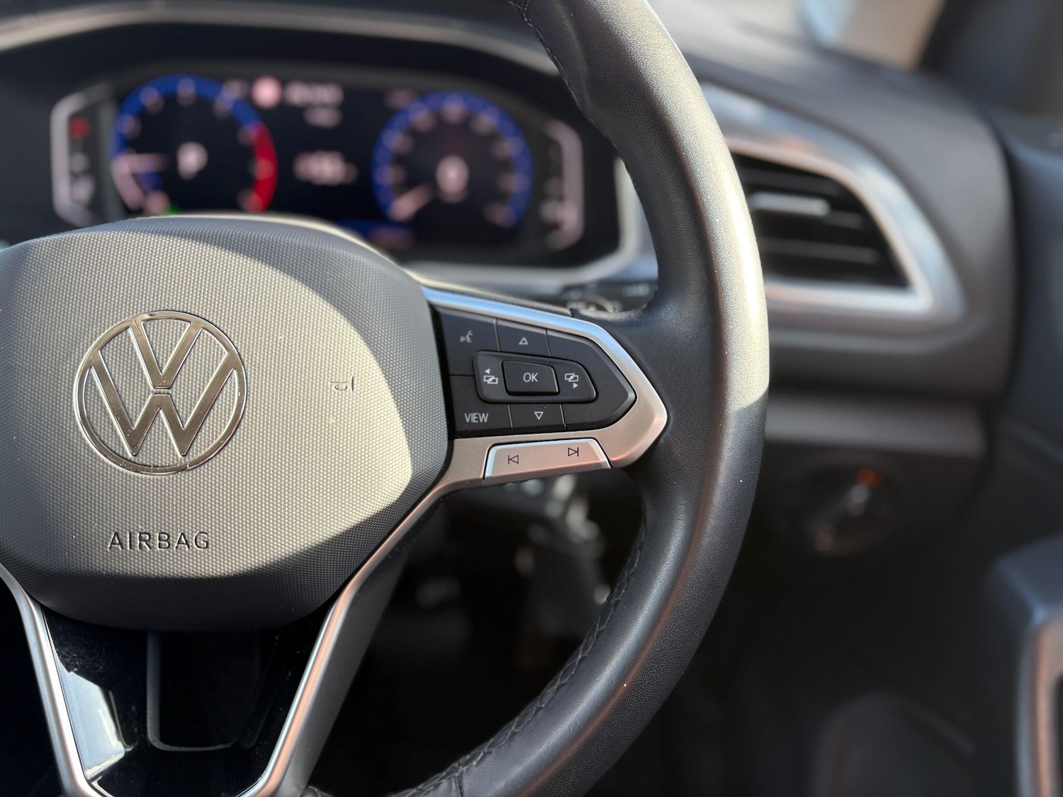 Used Volkswagen T-Roc 2023 for sale - 77586660: Photo 28