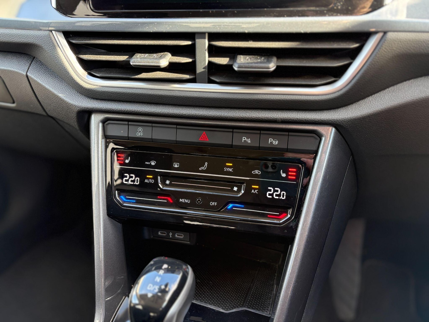 Used Volkswagen T-Roc 2023 for sale - 77586660: Photo 29