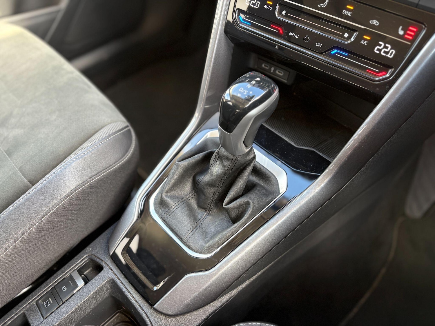 Used Volkswagen T-Roc 2023 for sale - 77586660: Photo 9