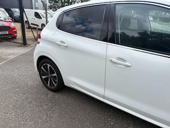Used Peugeot 208 2017 for sale - 79721746: Photo