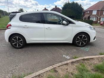 Used Peugeot 208 2017 for sale - 79721746: Photo