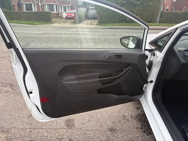 Used Ford Fiesta 2013 for sale - 76312701: Photo 11