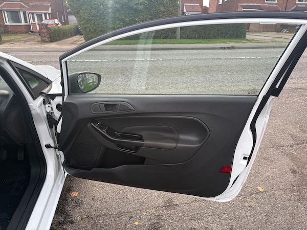 Used Ford Fiesta 2013 for sale - 76312701: Photo 14