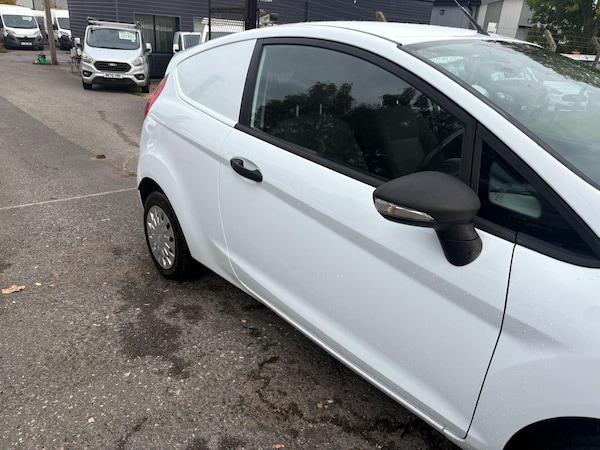 Used Ford Fiesta 2013 for sale - 76312701: Photo 2