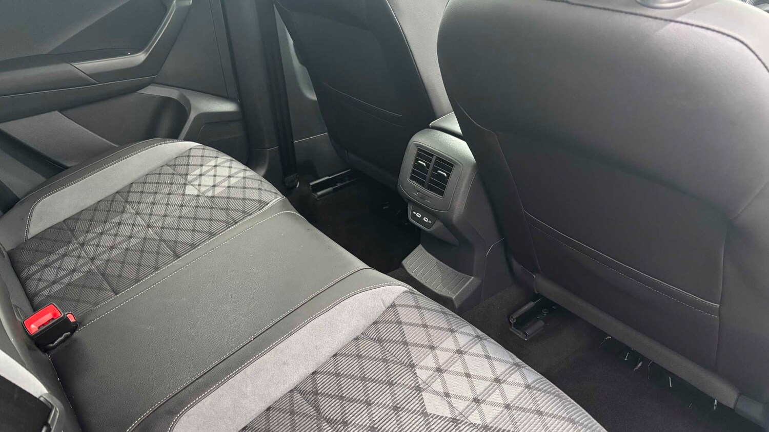 Used Volkswagen T-Roc 2023 for sale - 77859120: Photo 13