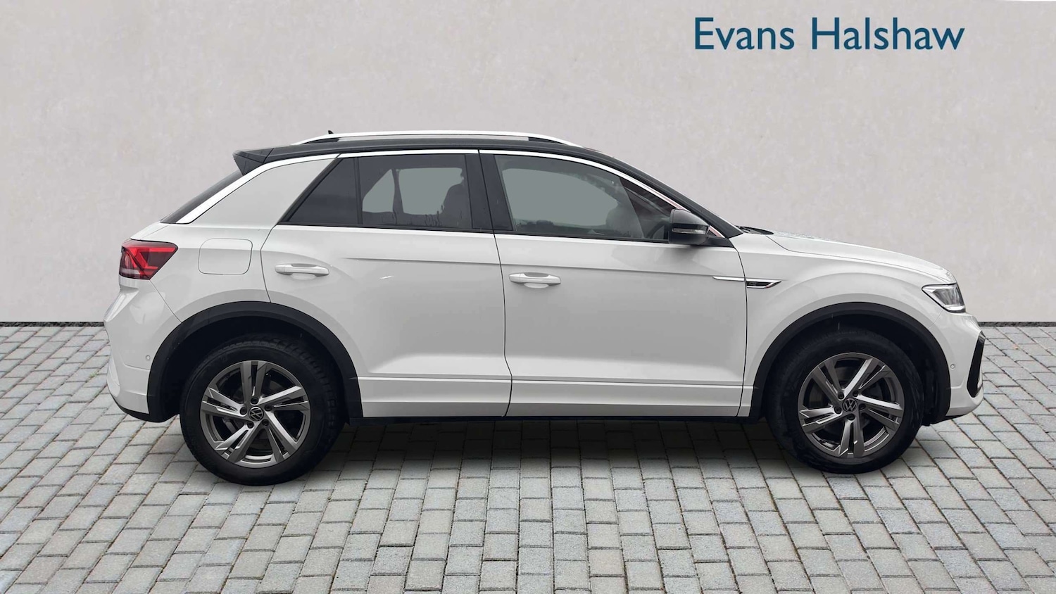 Used Volkswagen T-Roc 2023 for sale - 77859120: Photo 2