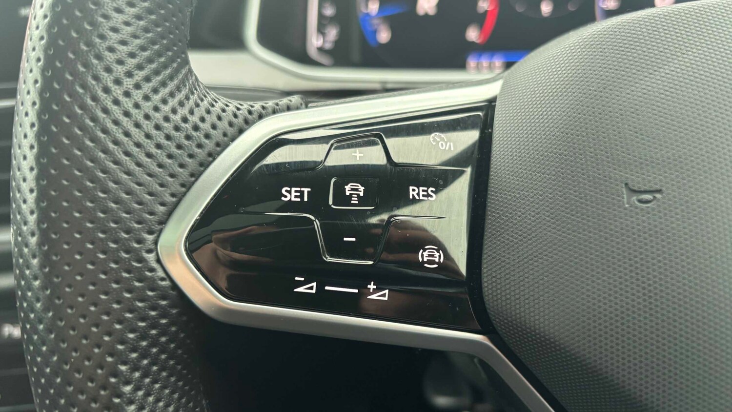 Used Volkswagen T-Roc 2023 for sale - 77859120: Photo 26