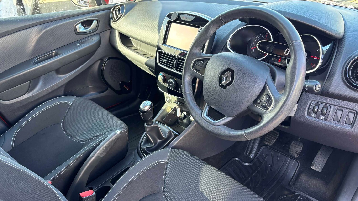 Used Renault Clio for sale - 77858975: Photo 11