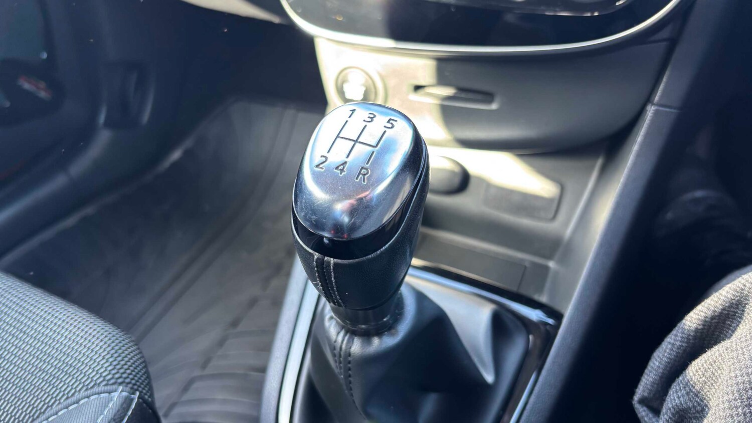 Used Renault Clio for sale - 77858975: Photo 22