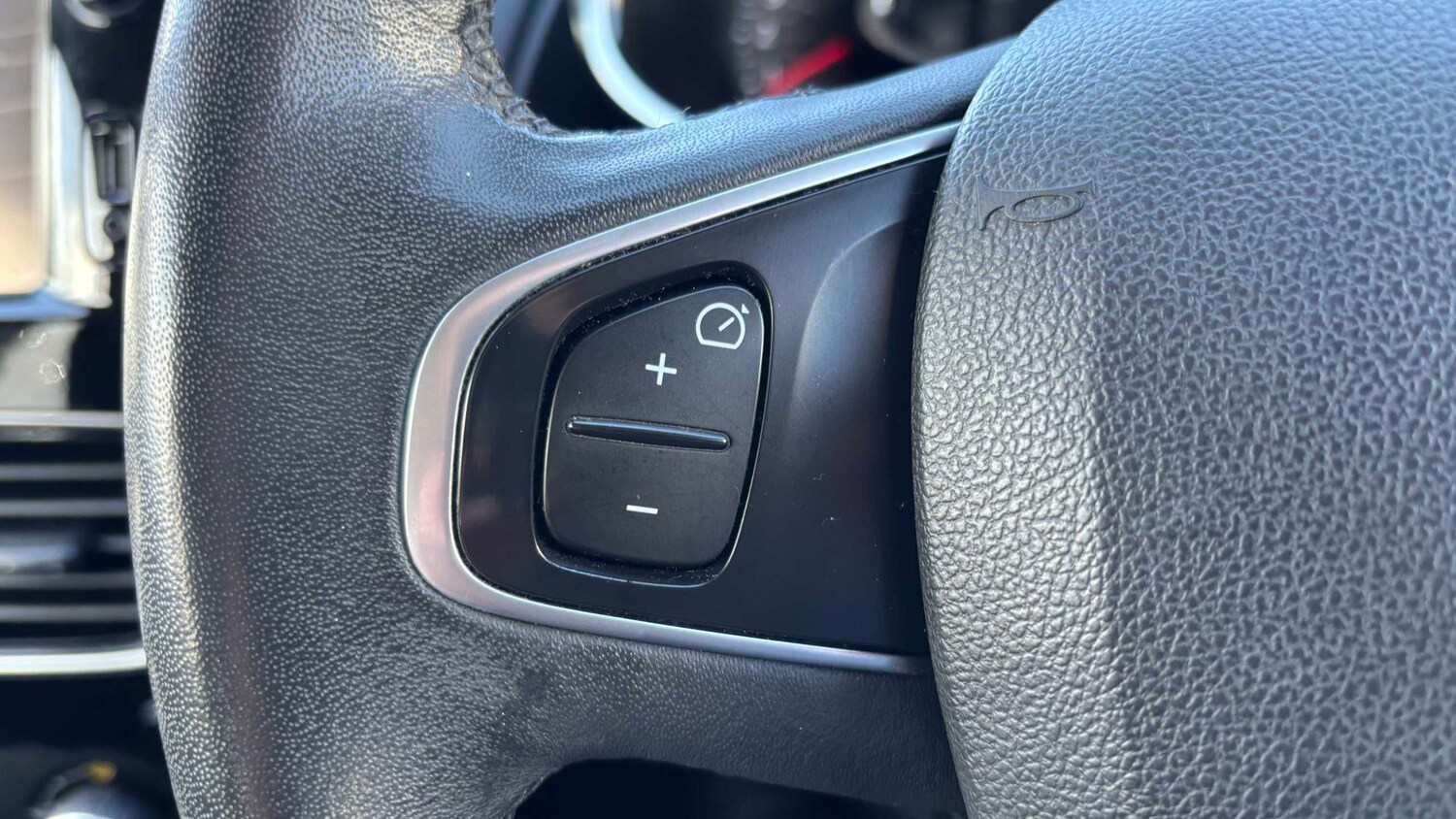 Used Renault Clio for sale - 77858975: Photo 24