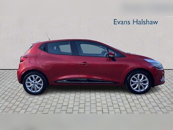 Used Renault Clio 2017 for sale - 77858975: Photo