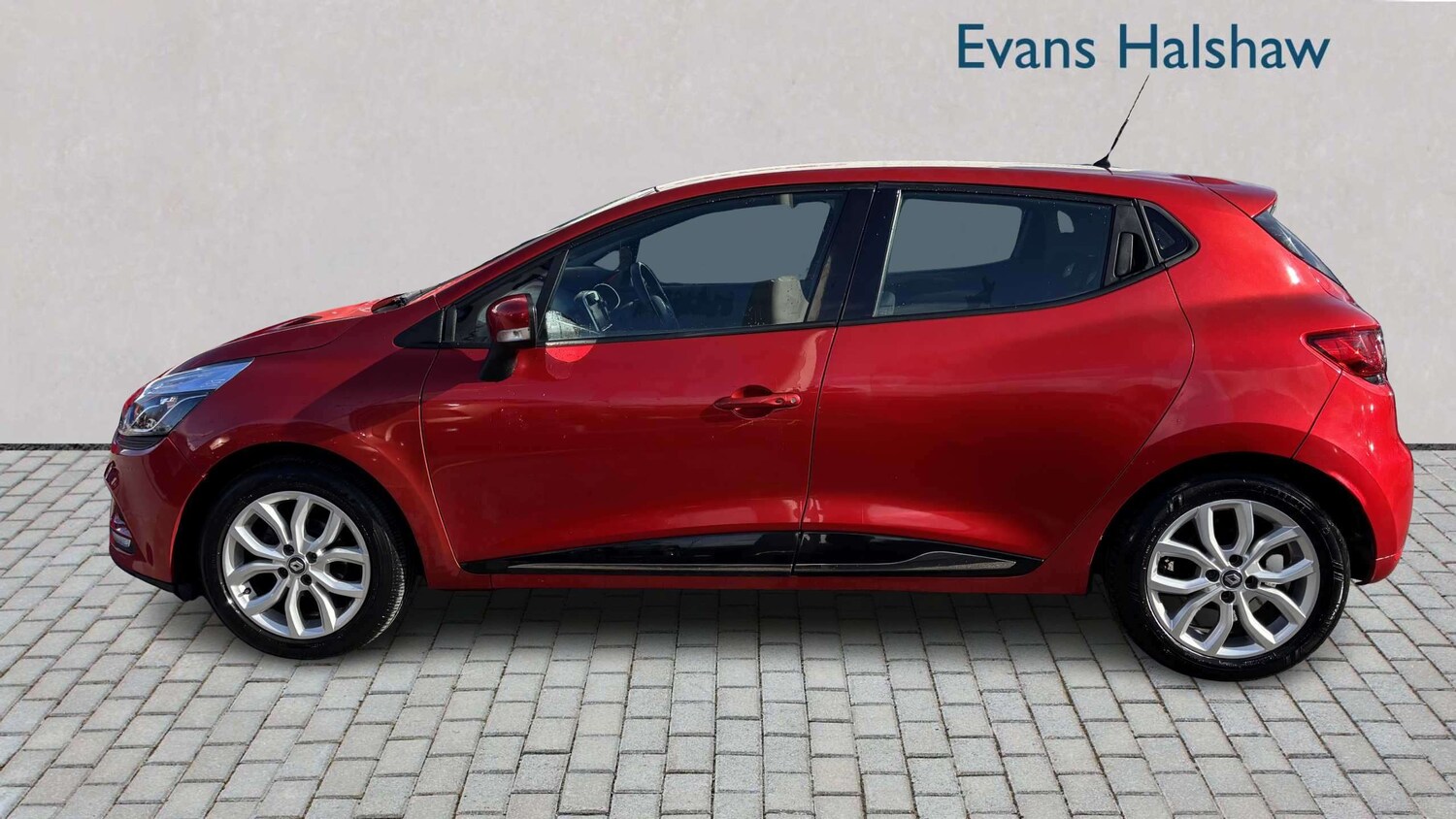 Used Renault Clio for sale - 77858975: Photo 8