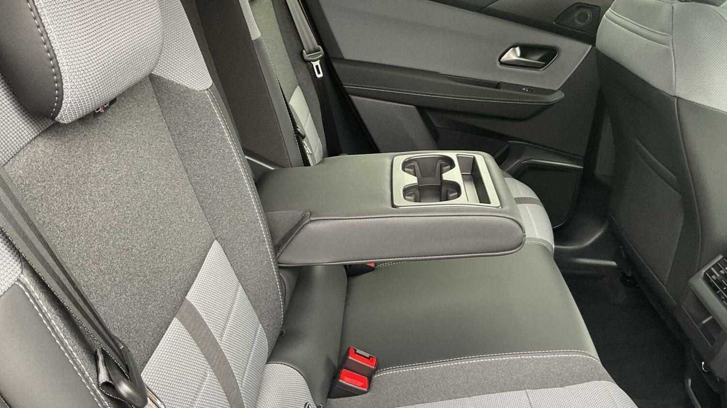 Used Vauxhall Grandland for sale - 77859712: Photo 8