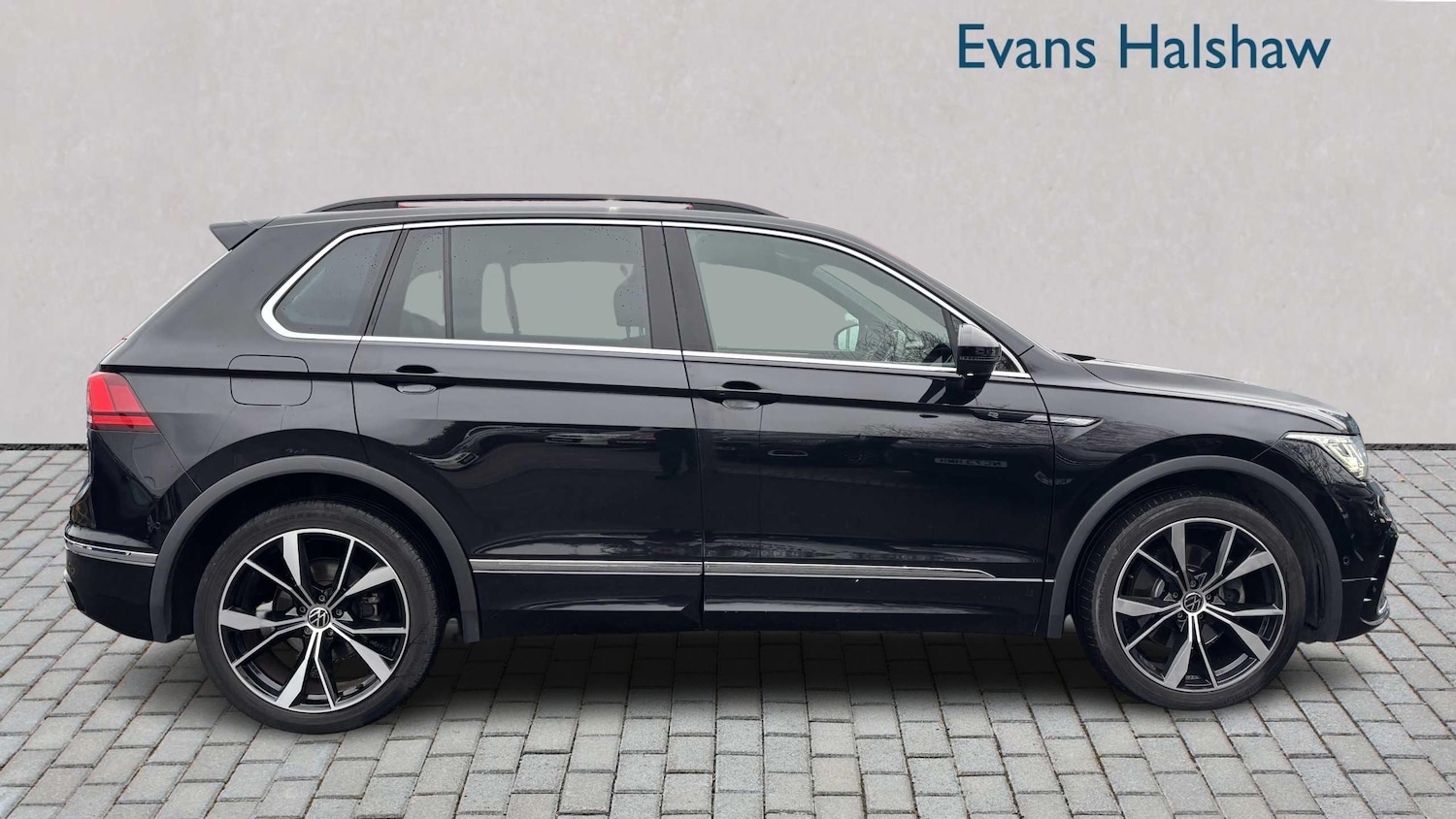 Used Volkswagen Tiguan for sale - 77861112: Photo 2