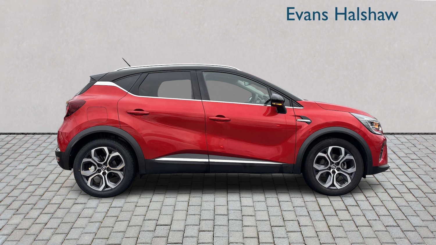 Used Renault Captur 2022 for sale - 77858860: Photo 2