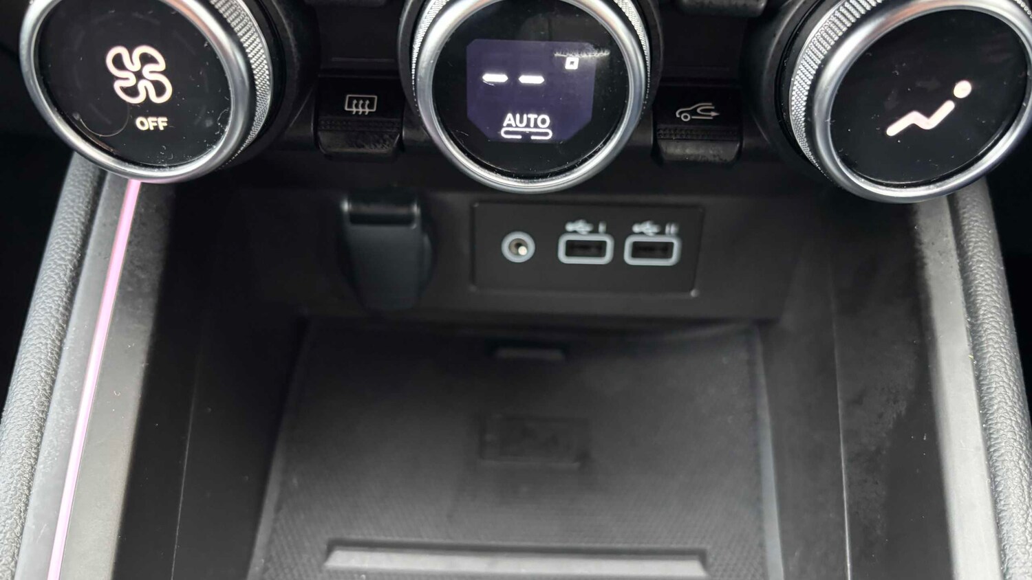 Used Renault Clio for sale - 77860095: Photo 22