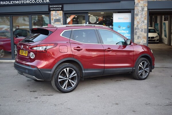 Used Nissan Qashqai 2017 for sale - 73620489: Photo 2