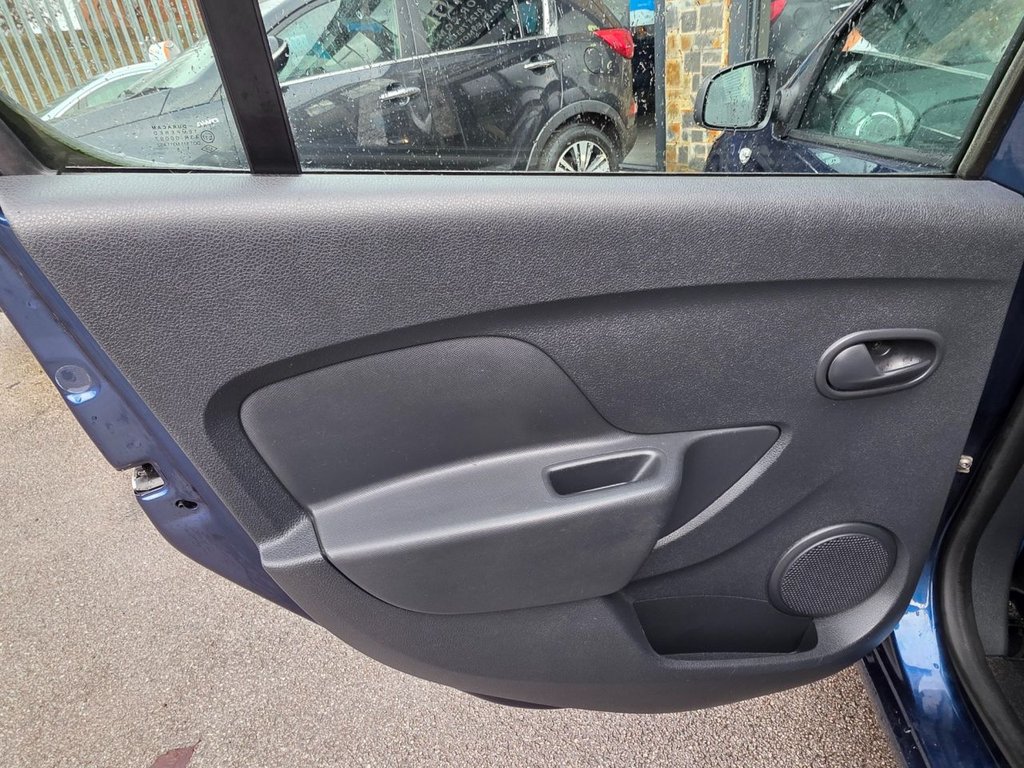 Used Dacia Sandero 2015 for sale - 77302569: Photo 34