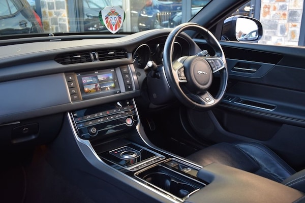 Used Jaguar XF 2018 for sale - 76105752: Photo 33