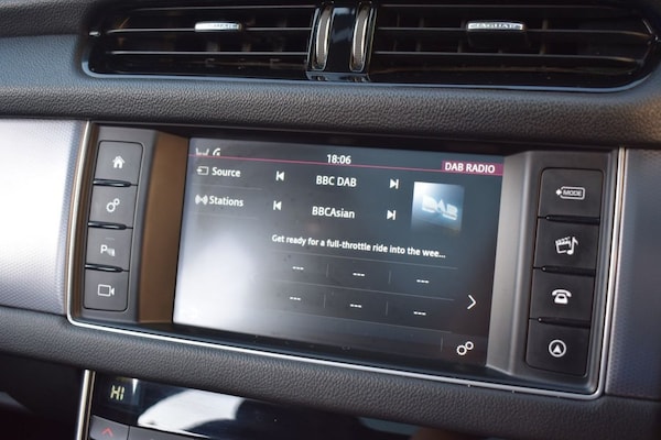 Used Jaguar XF 2018 for sale - 76105752: Photo 43